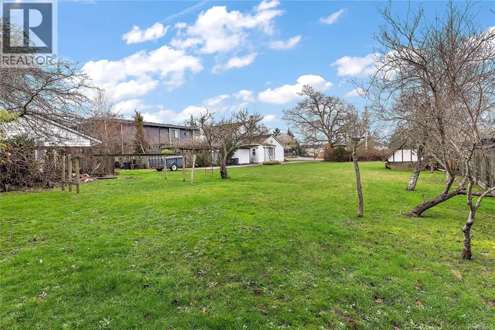 1804 Feltham Rd, Saanich, British Columbia V8N2A6