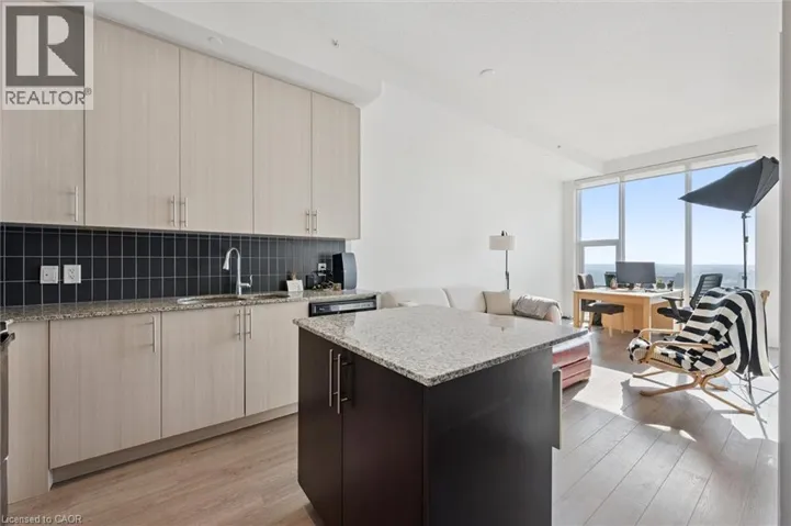 85 DUKE Street Unit# 1707, Kitchener, Ontario N2H0B7
