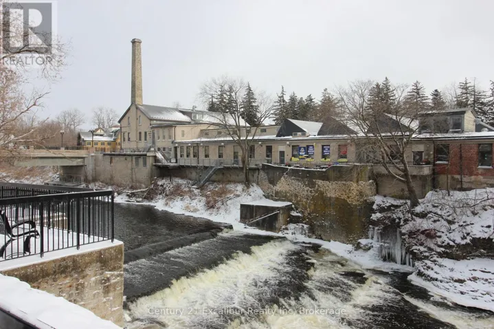 6 - 105 QUEEN STREET W, Centre Wellington (Fergus), Ontario N1M2L3