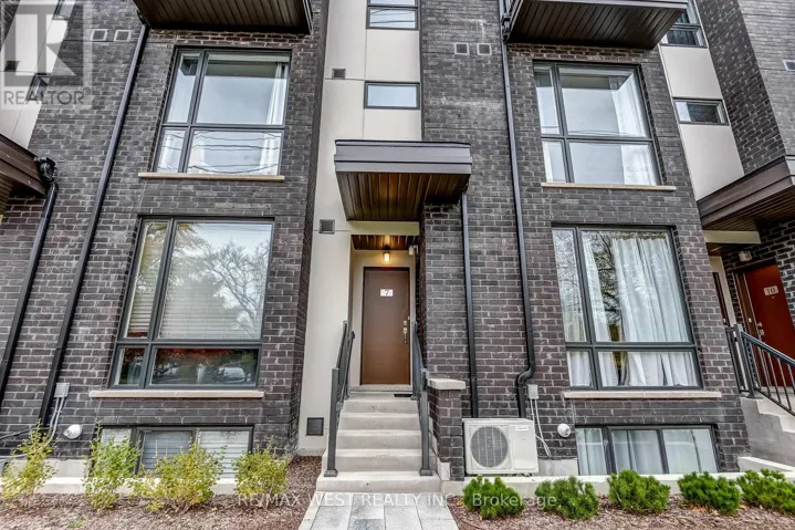 TH7 - 24 FIELDWAY ROAD, Toronto (Islington-City Centre West), Ontario M8Z3L1