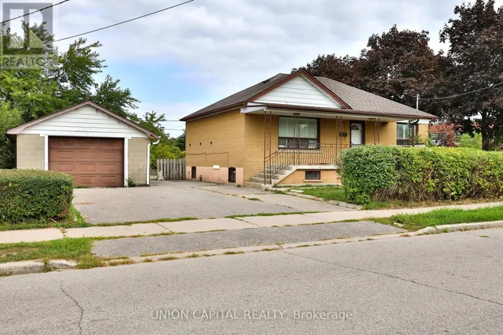 38 CLAVER AVENUE, Toronto (Yorkdale-Glen Park), Ontario M6B2V8