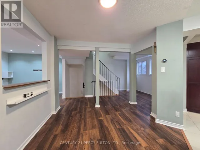 28 SPIRE HILLWAY, Toronto (Hillcrest Village), Ontario M2H3A4