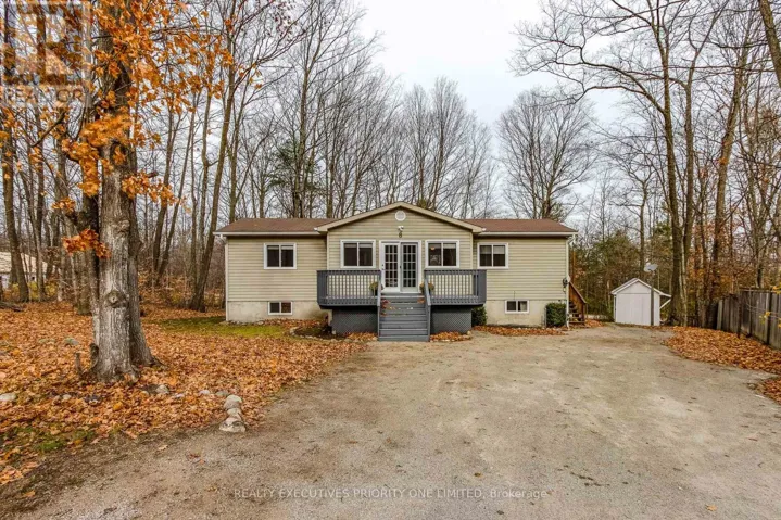 8 MUSQUAKE COURT, Tiny, Ontario L9M0B2