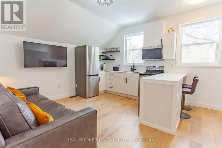 UPPER - 97 ALBERT STREET S, Orillia, Ontario L3V5L1