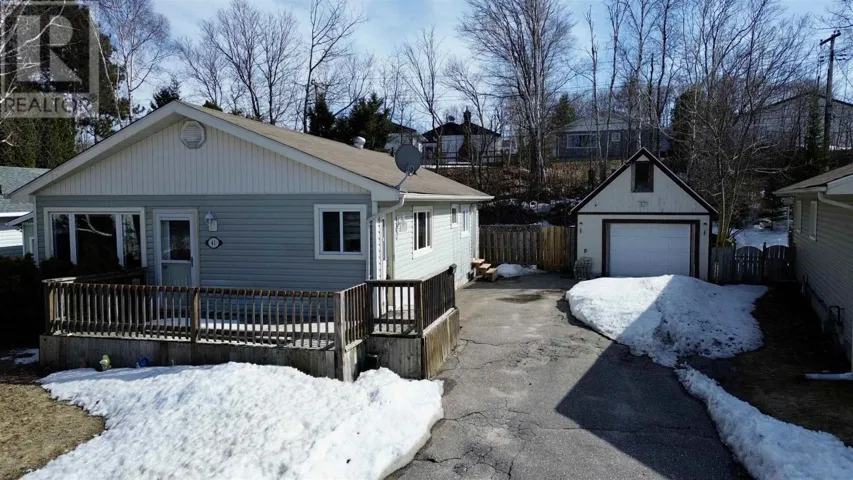 41 Robertson RD, Elliot Lake, Ontario P5A1C9
