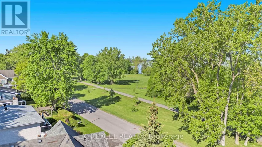 38 FARROW STREET, Ottawa, Ontario K2B6E1