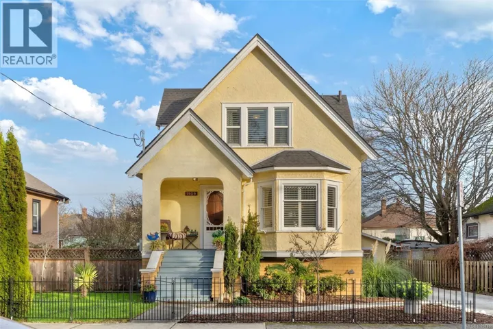 1909 Duchess St, Victoria, British Columbia V8R4W2