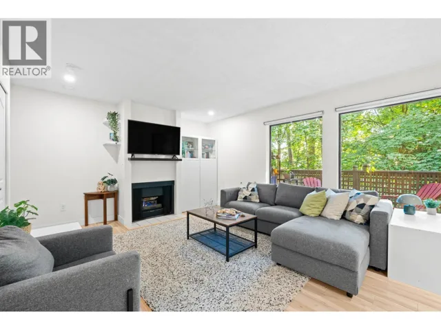 3192 MOUNTAIN HIGHWAY, North Vancouver, British Columbia V7K2H5