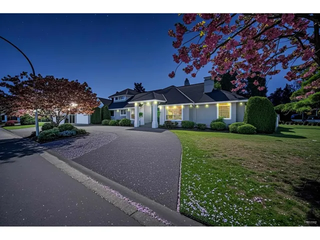 13658 19 AVENUE, Surrey, British Columbia V4A9E9