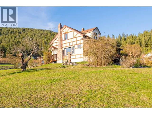 1843 McLaren Street, Creston, British Columbia V0B1G5