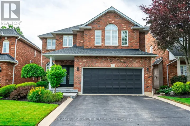 7 VOLTERRA COURT, Hamilton (Waterdown), Ontario L8B0K7