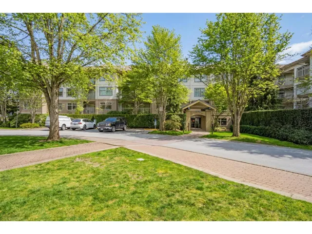 417 15210 GUILDFORD DRIVE, Surrey, British Columbia V3R0X7