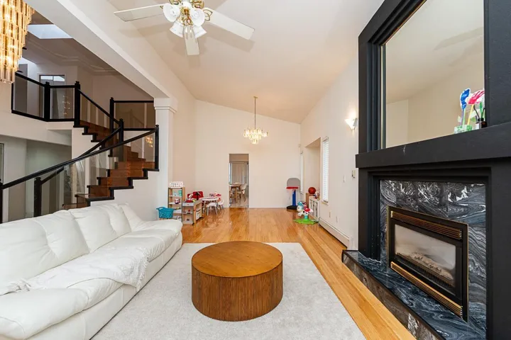 10132 156 STREET, Surrey, British Columbia V3R4L5