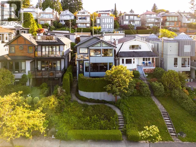 4371 PUGET DRIVE, Vancouver, British Columbia V6L2V7