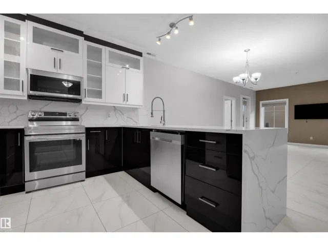 #105 160 Magrath RD NW, Edmonton, Alberta T6R3T7