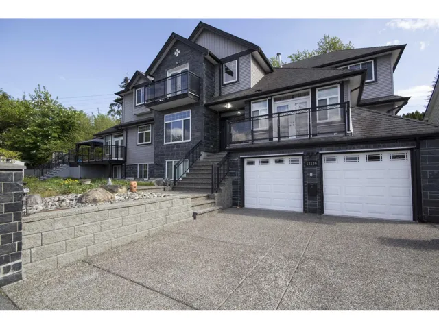 12136 100A AVENUE, Surrey, British Columbia V3V2Y5