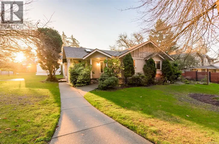 1975 Highland Rd, View Royal, British Columbia V9B6H8