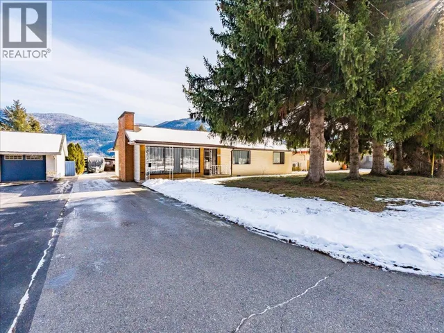 2329 5TH Avenue, Castlegar, British Columbia V1N2T6