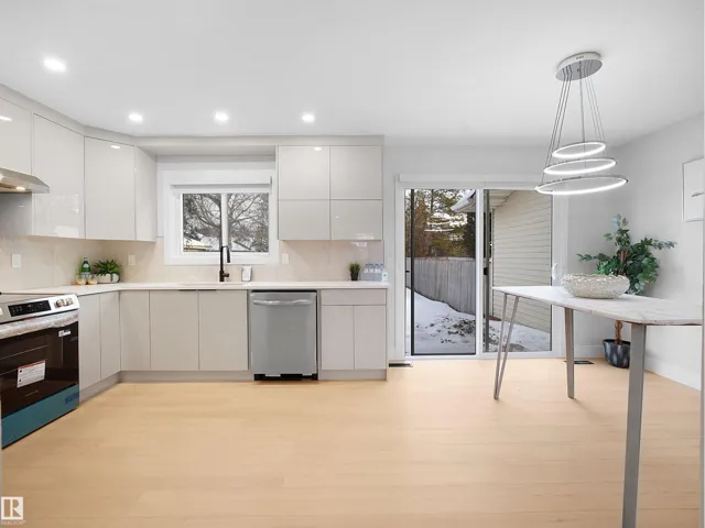 9409 173 ST NW, Edmonton, Alberta T5T3G4