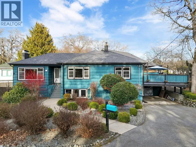 3771 Winston Cres, Saanich, British Columbia V8X1S2