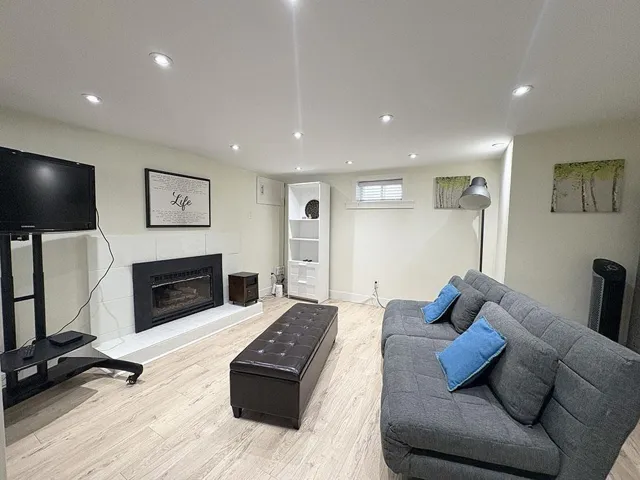 Basement-13220 16 AVENUE, White Rock, British Columbia V4A1P3
