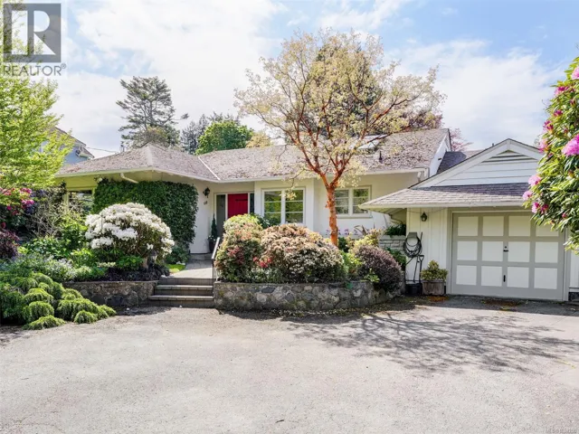 658 Byng St, Oak Bay, British Columbia V8S5A9