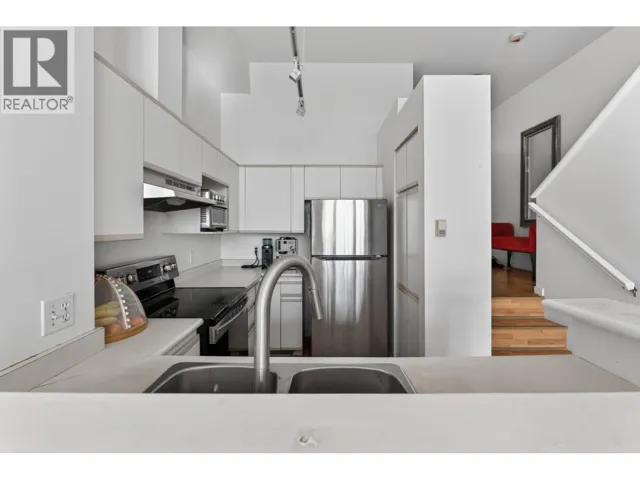 3 3580 RAINIER PLACE, Vancouver, British Columbia V5S4T3