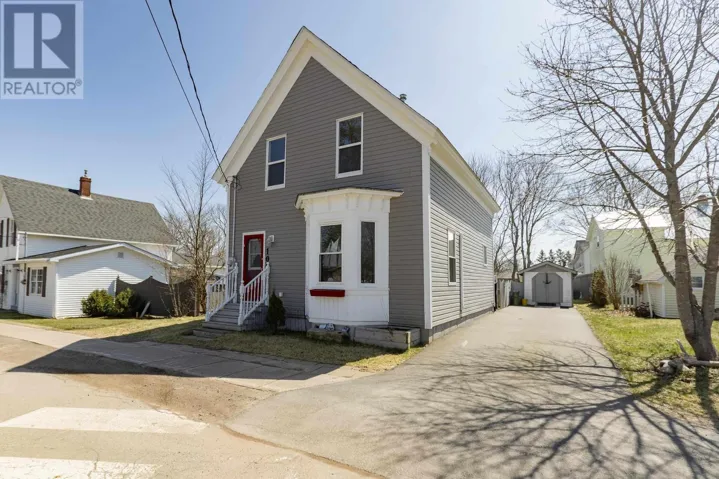 100 Queen Street, Parrsboro, Nova Scotia B0M1S0