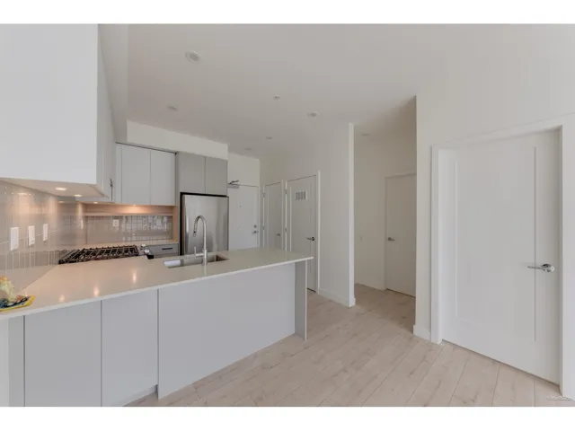 317 13777 75A AVENUE, Surrey, British Columbia V3W3W4