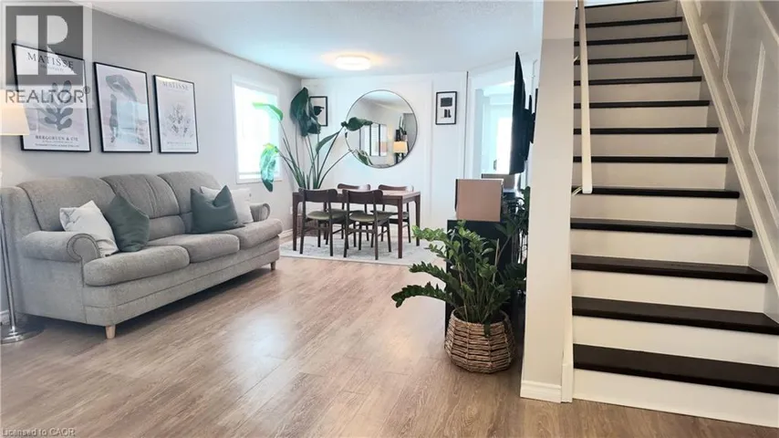 16 RIDGEWAY Crescent, Kitchener, Ontario N2E3M3