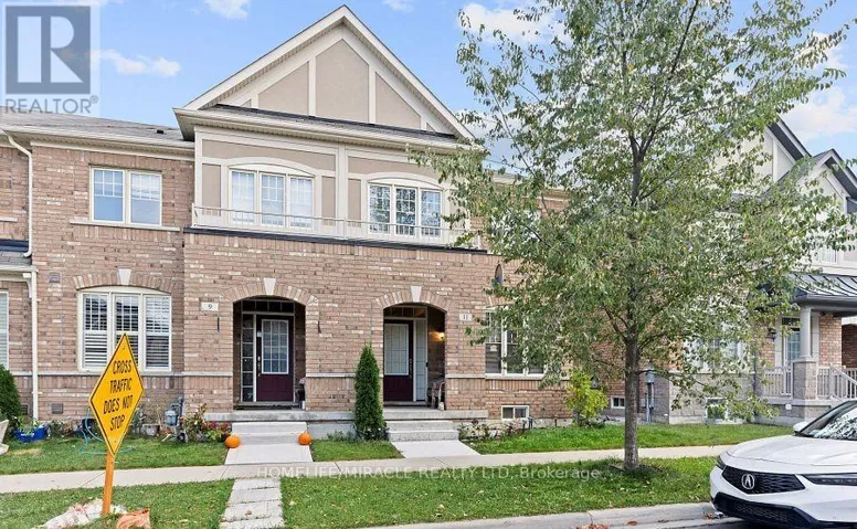 11 THORNAPPLE STREET, Brampton (Sandringham-Wellington), Ontario L6R3X2