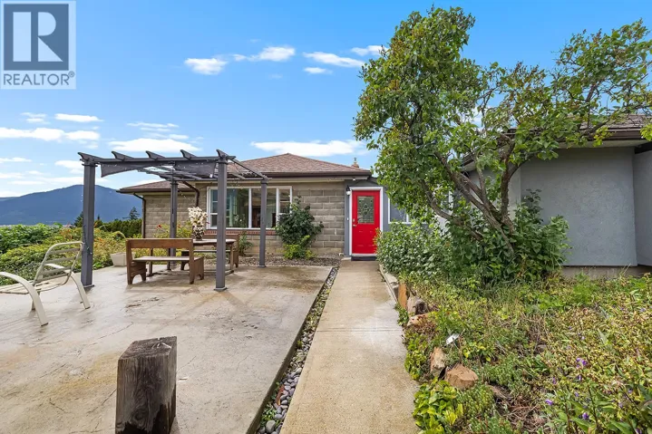 1417B HILLSIDE Street, Creston, British Columbia V0B1G4