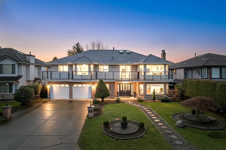 12216 64A AVENUE, Surrey, British Columbia V3W3R8