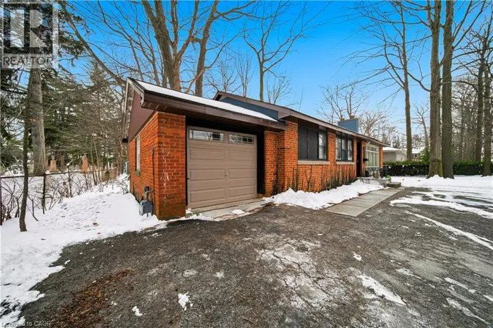 276 LAKESHORE Road W, Oakville, Ontario L6K1E8