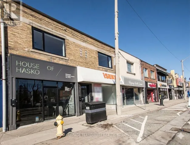 MAIN - 3042 BLOOR STREET W, Toronto (Kingsway South), Ontario M8X1C4