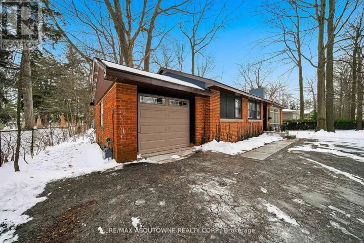 276 LAKESHORE ROAD W, Oakville (SW Southwest), Ontario L6K1E8