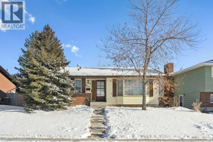 228 Silvercreek Way NW, Calgary, Alberta T3B4H5