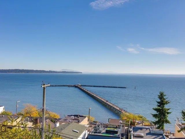 15061 VICTORIA AVENUE, White Rock, British Columbia V4B1G4