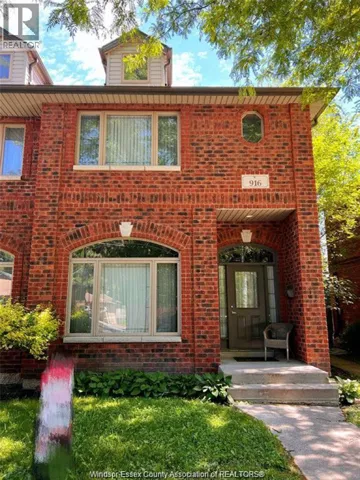 916 MONMOUTH, Windsor, Ontario N8Y3L7