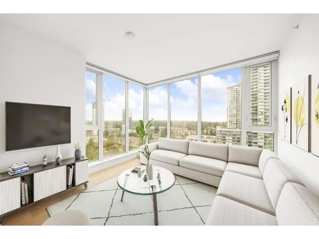 2102 13438 CENTRAL AVENUE, Surrey, British Columbia V3T0N2