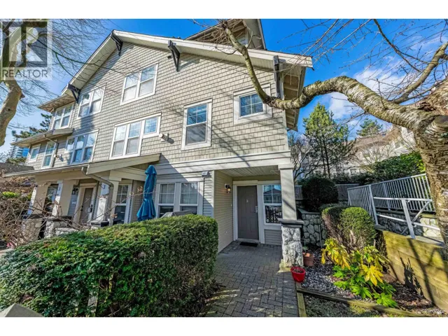 3 7179 18TH AVENUE, Burnaby, British Columbia V3N1H2