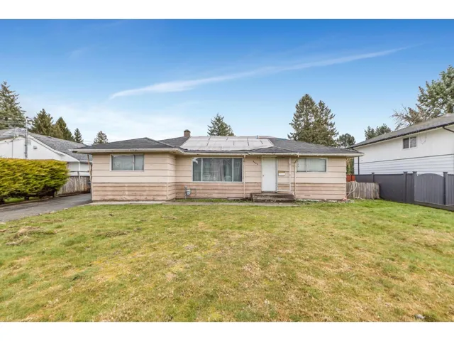 8498 N 122 STREET, Surrey, British Columbia V3W3T1