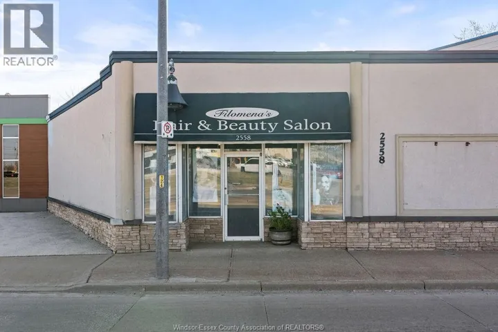 2558 HOWARD, Windsor, Ontario N8X3W2