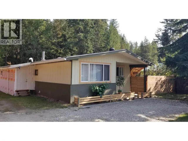 914 Columbia Crescent, Nakusp, British Columbia V0G1R0