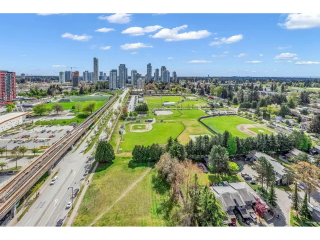 2404 10777 UNIVERSITY DRIVE, Surrey, British Columbia V3T0E6
