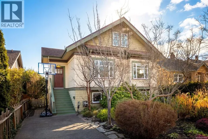 2231 Windsor Rd, Oak Bay, British Columbia V8S3C8
