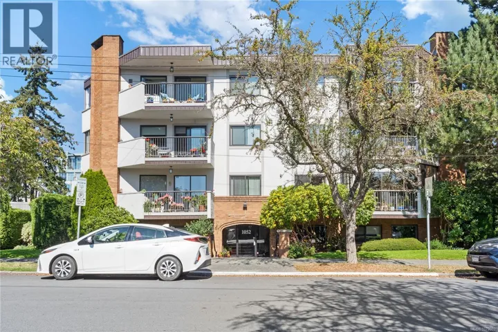 102 1052 Rockland Ave, Victoria, British Columbia V8V3H5