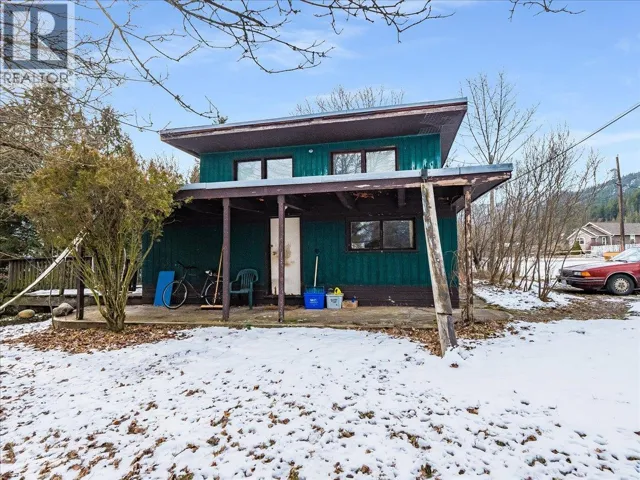 2962 Charleston Avenue, Castlegar, British Columbia V1N4V3