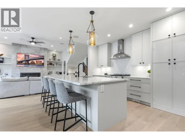 451 Vision Court, Kelowna, British Columbia V1W0C4