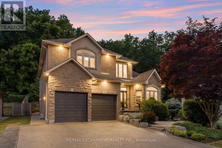 22 SHADELAND CRESCENT, Hamilton (Stoney Creek), Ontario L8G4Y1